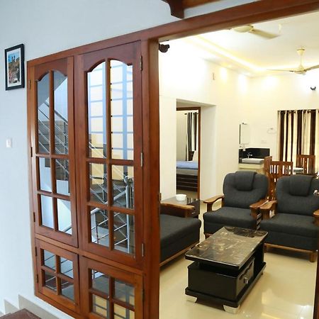 Down Town Holidays Thiruvananthapuram Ngoại thất bức ảnh