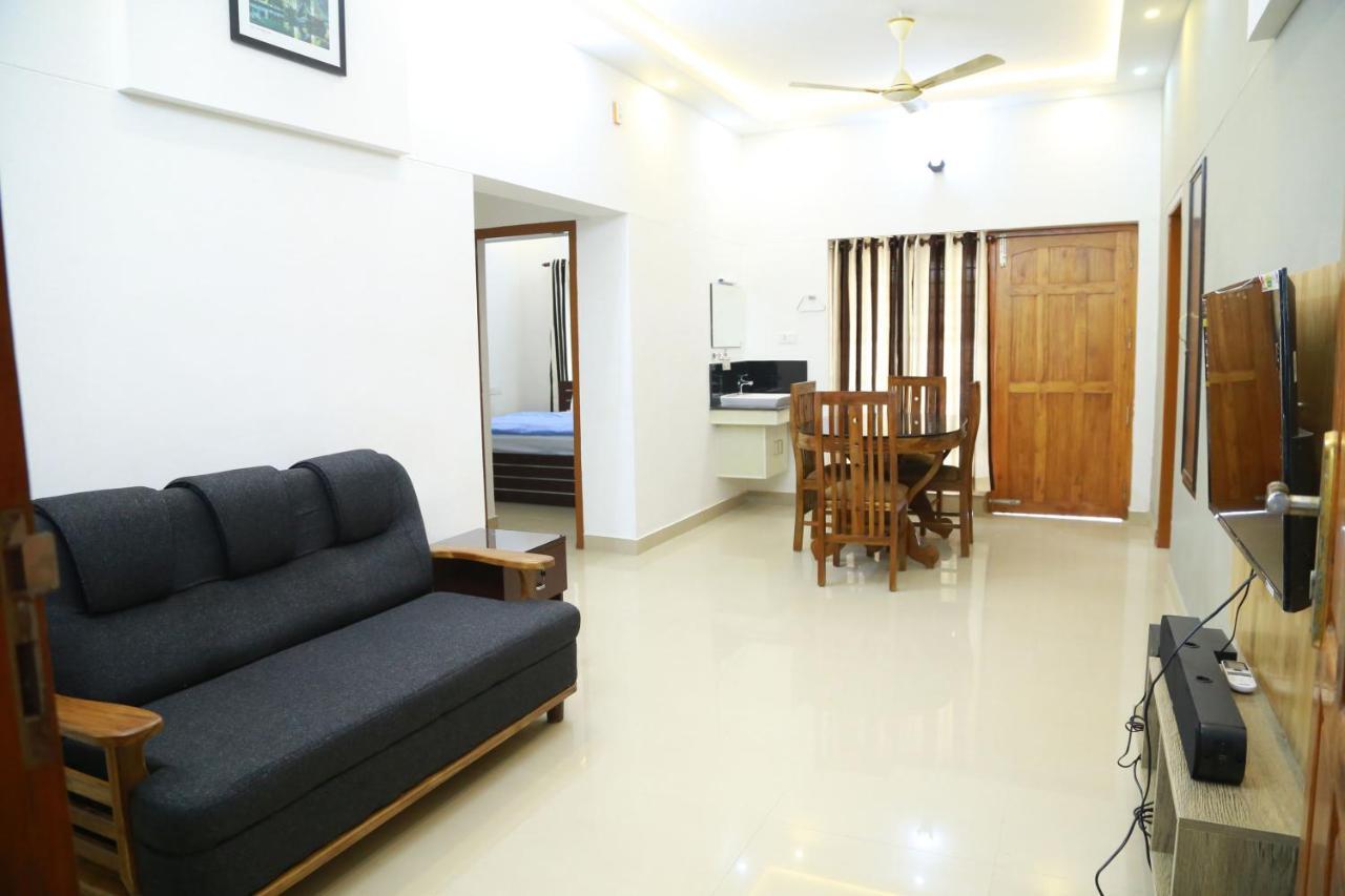 Down Town Holidays Thiruvananthapuram Ngoại thất bức ảnh