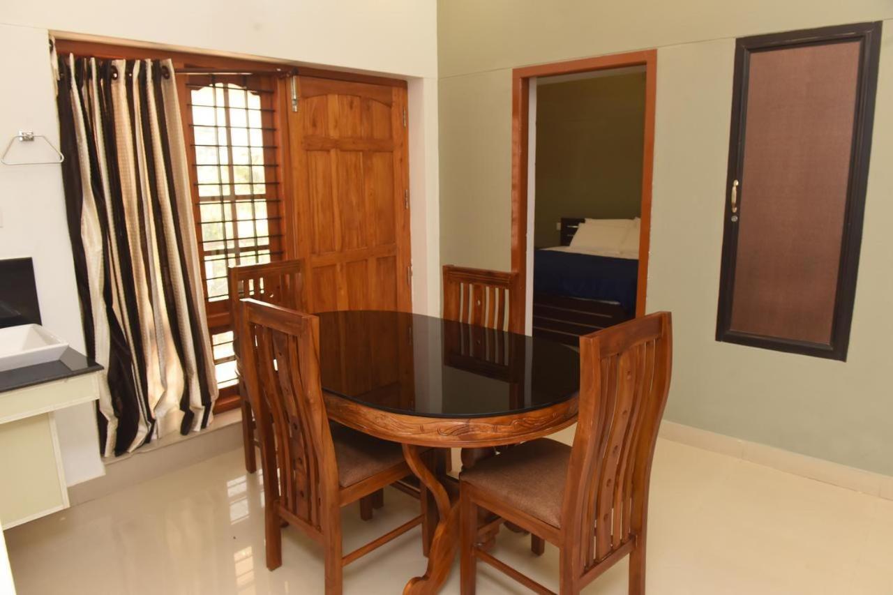 Down Town Holidays Thiruvananthapuram Ngoại thất bức ảnh
